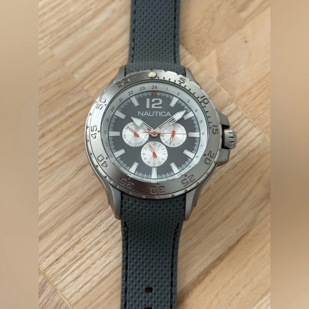 Nautica Aluminum Chronograph-Style Dial Watch Gray Dial Silicone Strap Date Dial